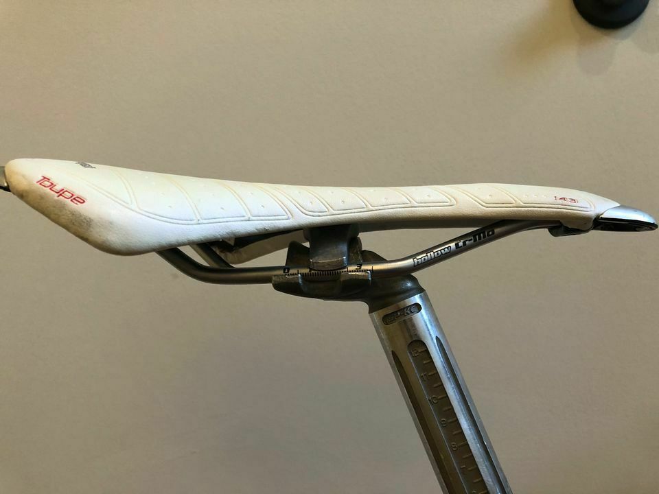 Jeremy SyCip Custom 700cm handpainted road bicycle - Fresh Stock Dated February 2026