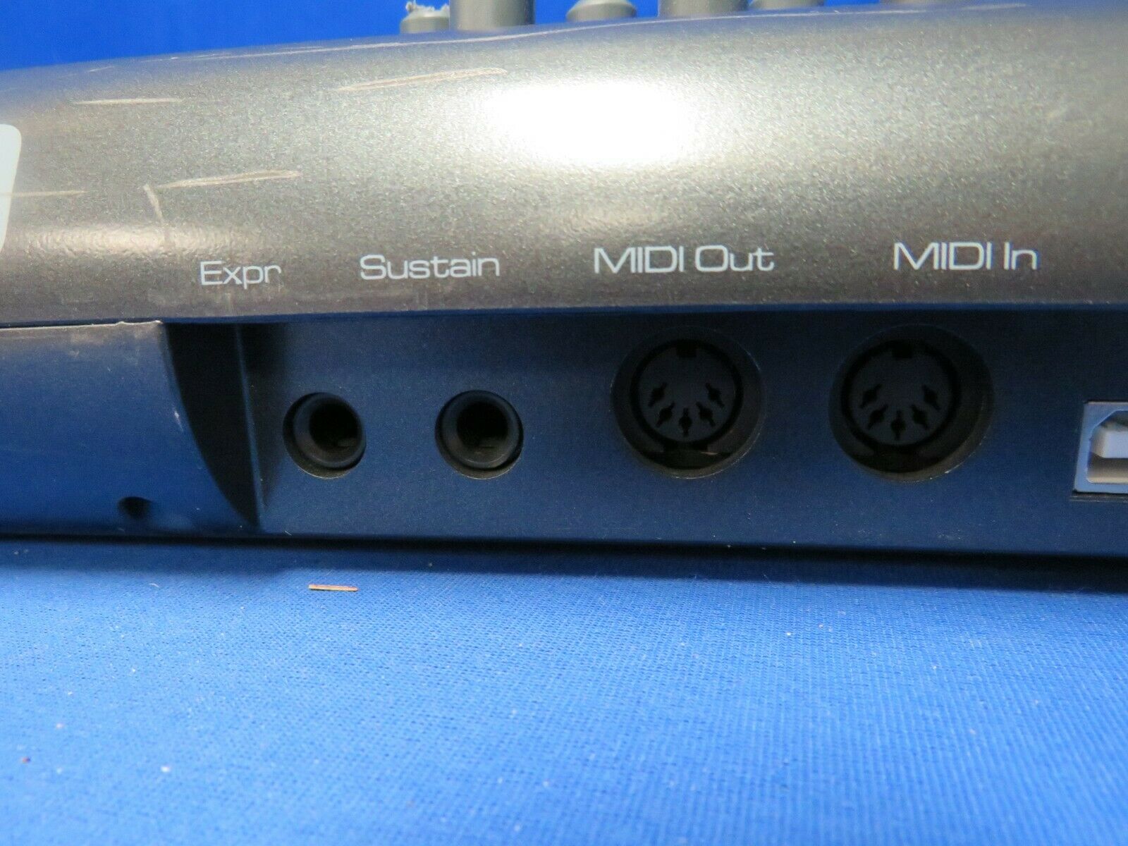 M-Audio Axiom 25 Advanced 25 Key USB MIDI Controller (no 12V power supply) - Fresh Stock Dated February 2026