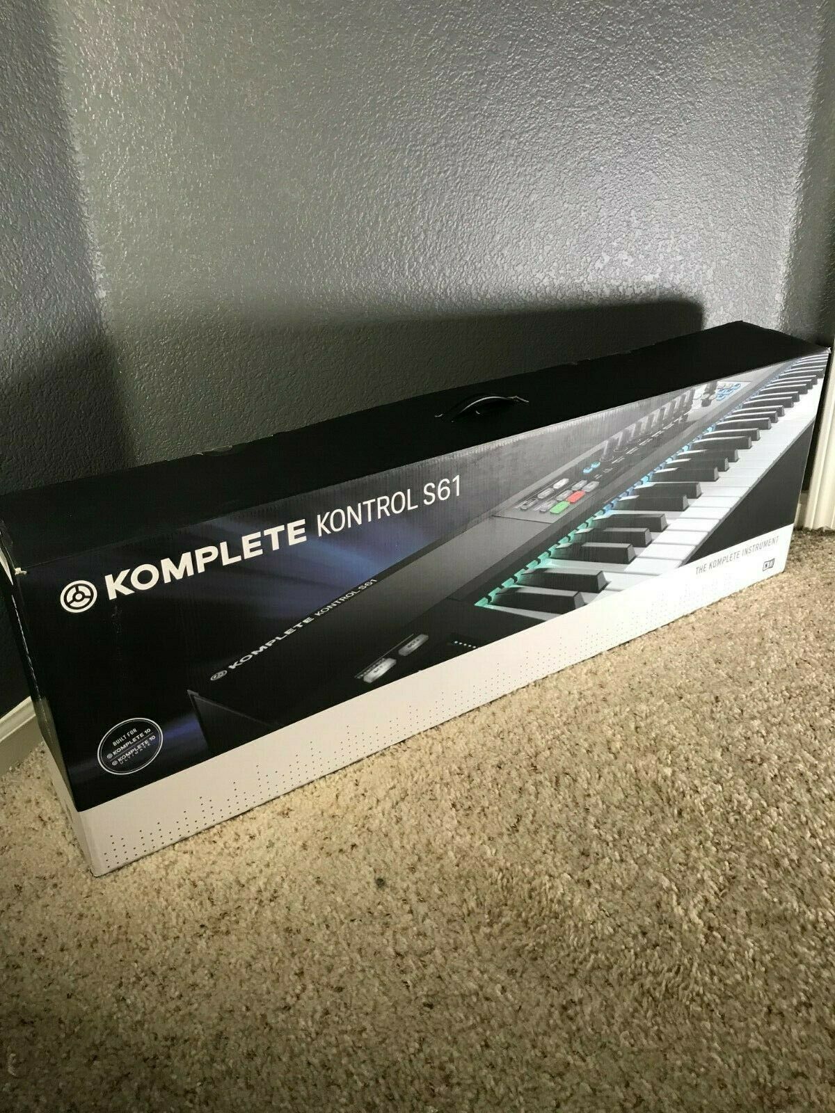 Native Instruments Komplete Kontrol S61 MIDI controller keyboard - Fresh Stock Dated February 2026