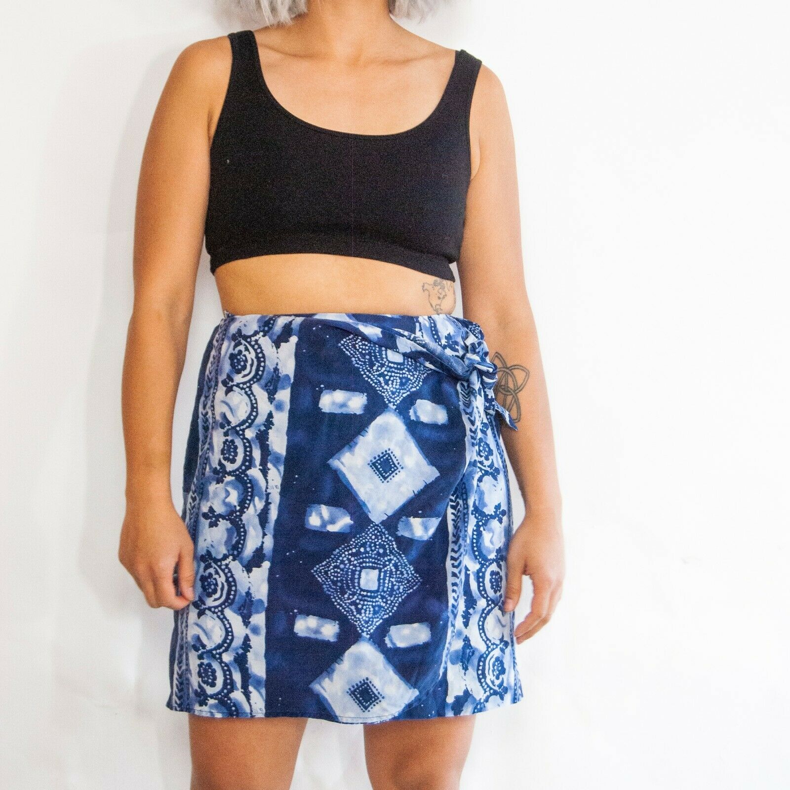 80s/90s Silk Abstract Skirt 12 M Medium 29 / Vacation Skirt / Resort Wear / Wrap - Fresh Stock Dated February 2026