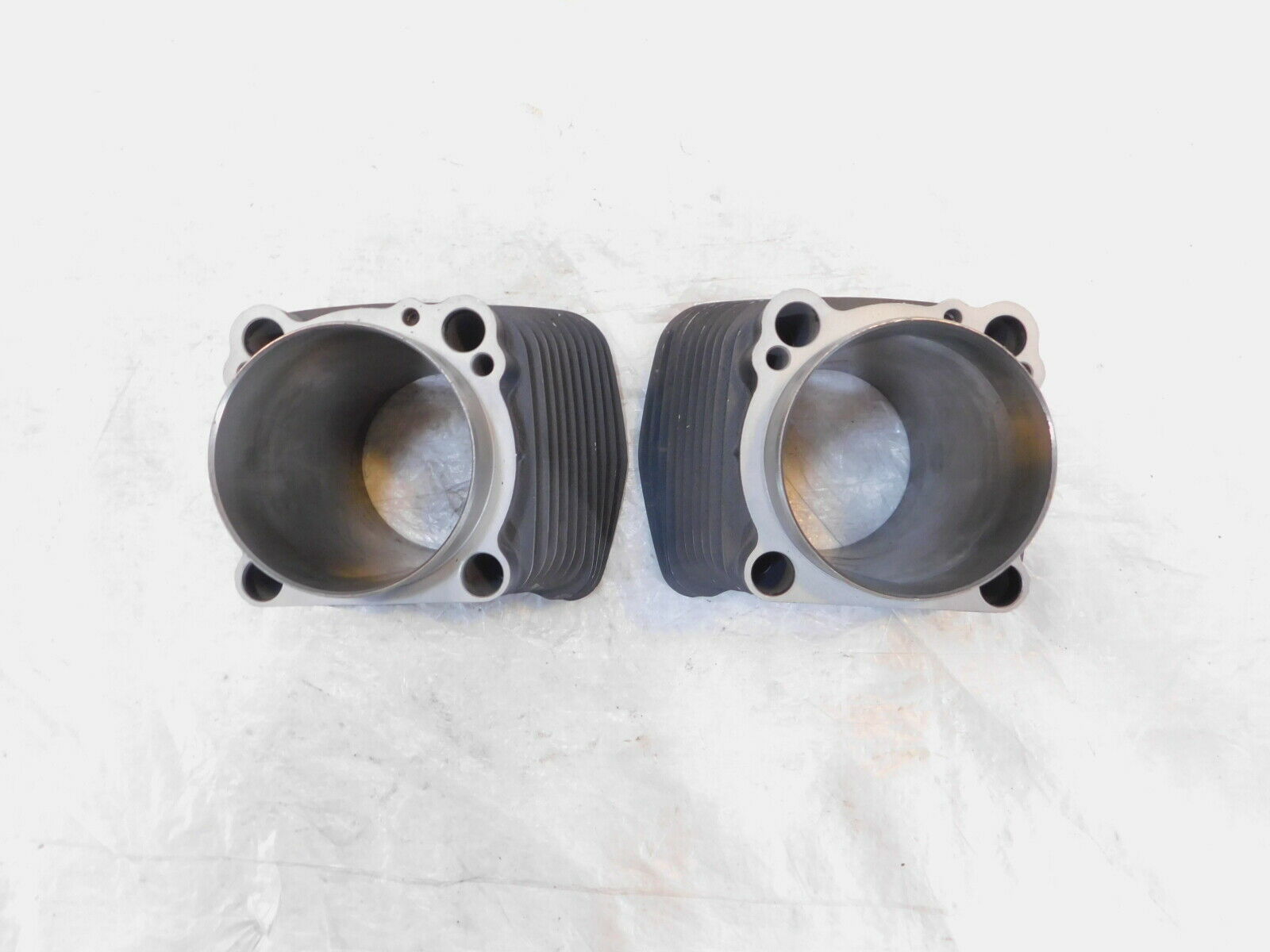 Pair Harley Davidson Sportster 1200 Silver Cylinder Jugs & Pistons P/N 16447-88A - Fresh Stock Dated February 2026