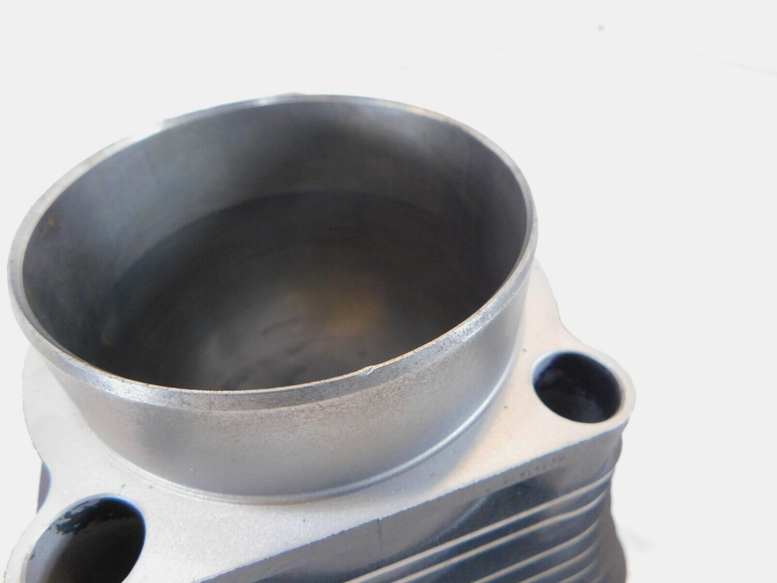 Pair Harley Davidson Sportster 1200 Silver Cylinder Jugs & Pistons P/N 16447-88A - Fresh Stock Dated February 2026