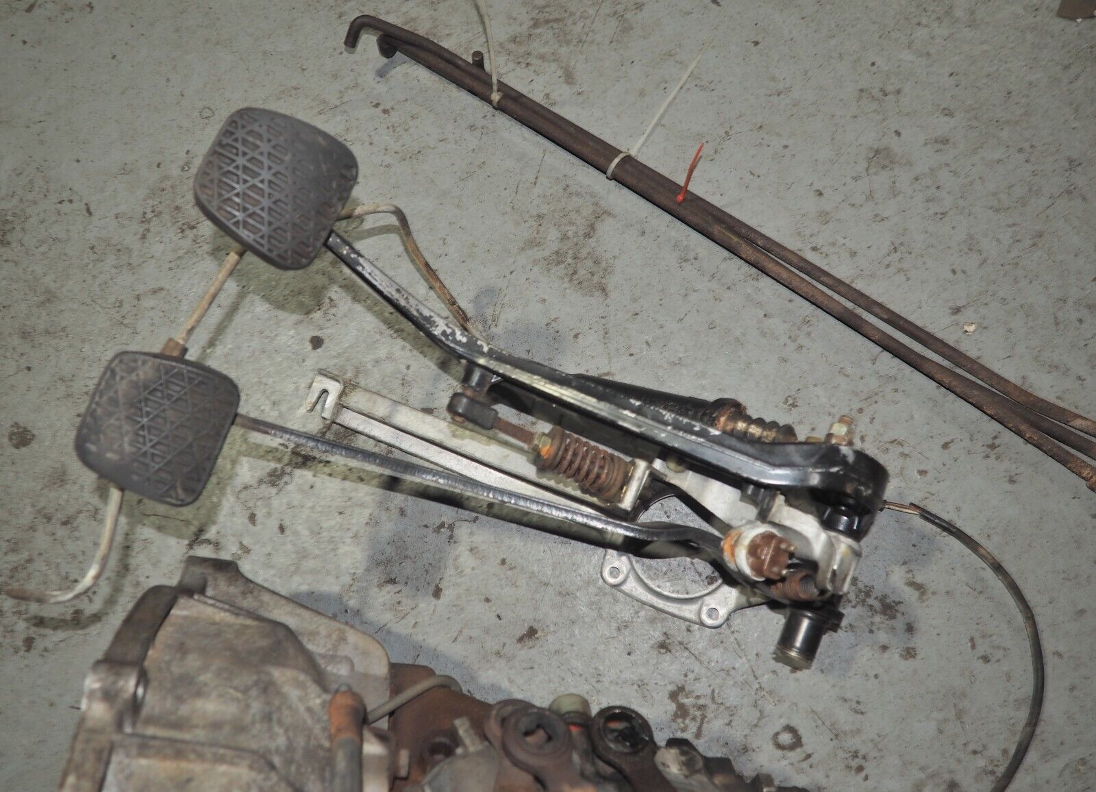 Mercedes W126 W123 W116 W115 Manual Transmission Gearbox OEM W/Pedals & Linkage - Fresh Stock Dated February 2026