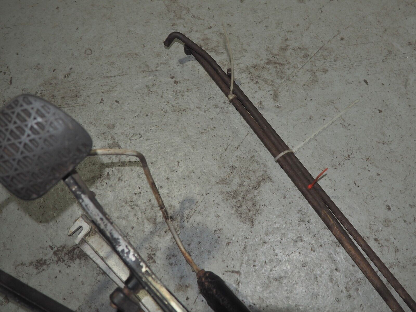 Mercedes W126 W123 W116 W115 Manual Transmission Gearbox OEM W/Pedals & Linkage - Fresh Stock Dated February 2026