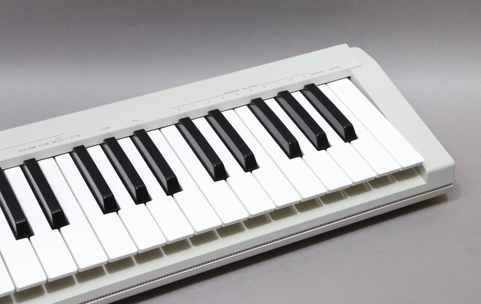 ROLAND PC-200 MK-II MIDI Keyboard Controller **Works Great** - Fresh Stock Dated February 2026