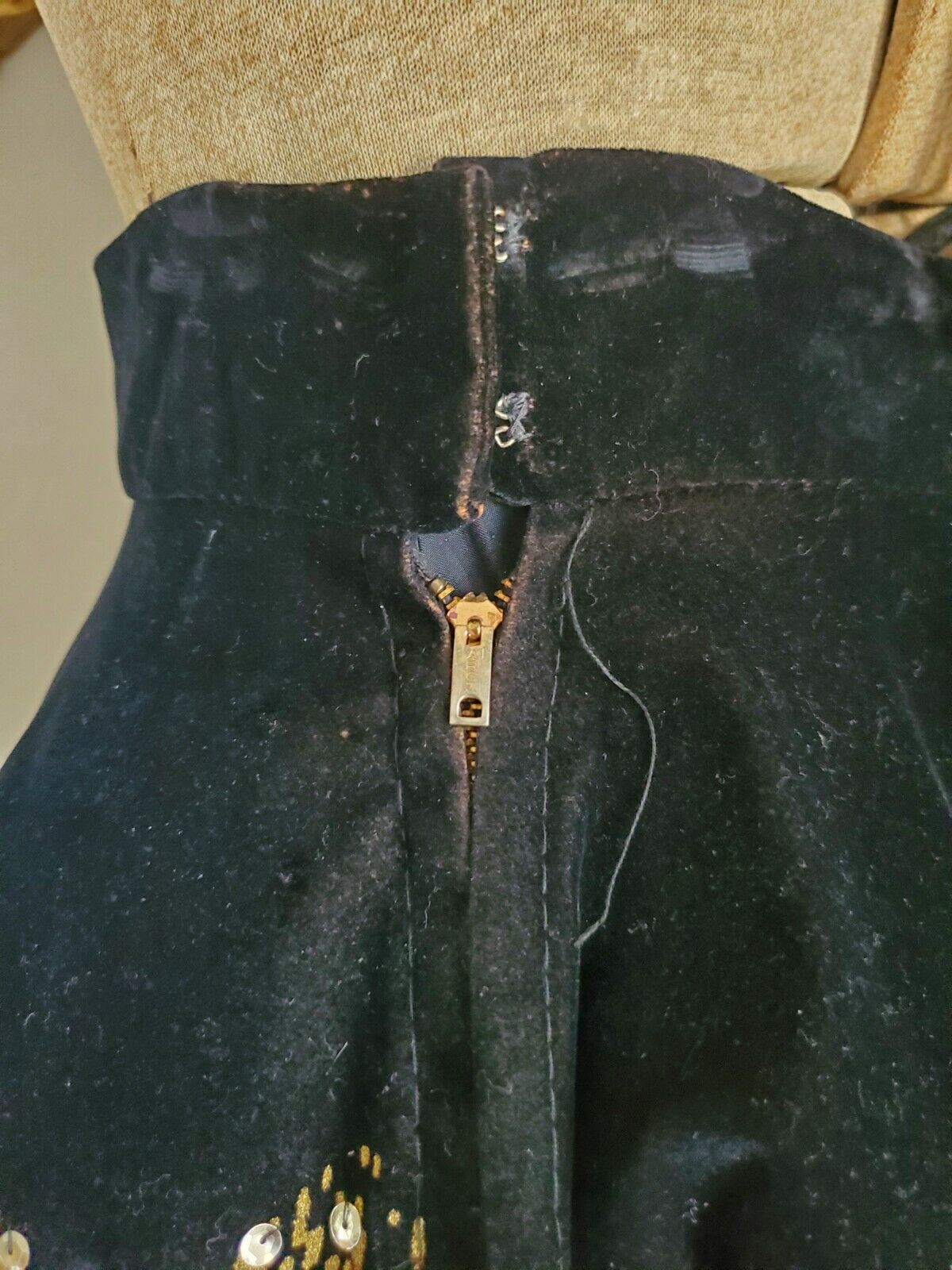 VTG 40'S BLACK FLOCK GOLD FLORAL HAND PAINTED SEQUINS PARTY FULL CIRCLE SKIRT M - Fresh Stock Dated March 2026