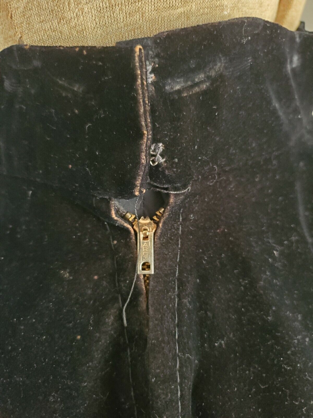 VTG 40'S BLACK FLOCK GOLD FLORAL HAND PAINTED SEQUINS PARTY FULL CIRCLE SKIRT M - Fresh Stock Dated March 2026