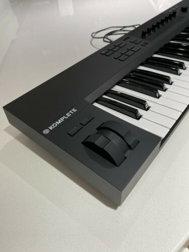Native Instruments KOMPLETE KONTROL A61 - 61-Key Controller - Fresh Stock Dated February 2026