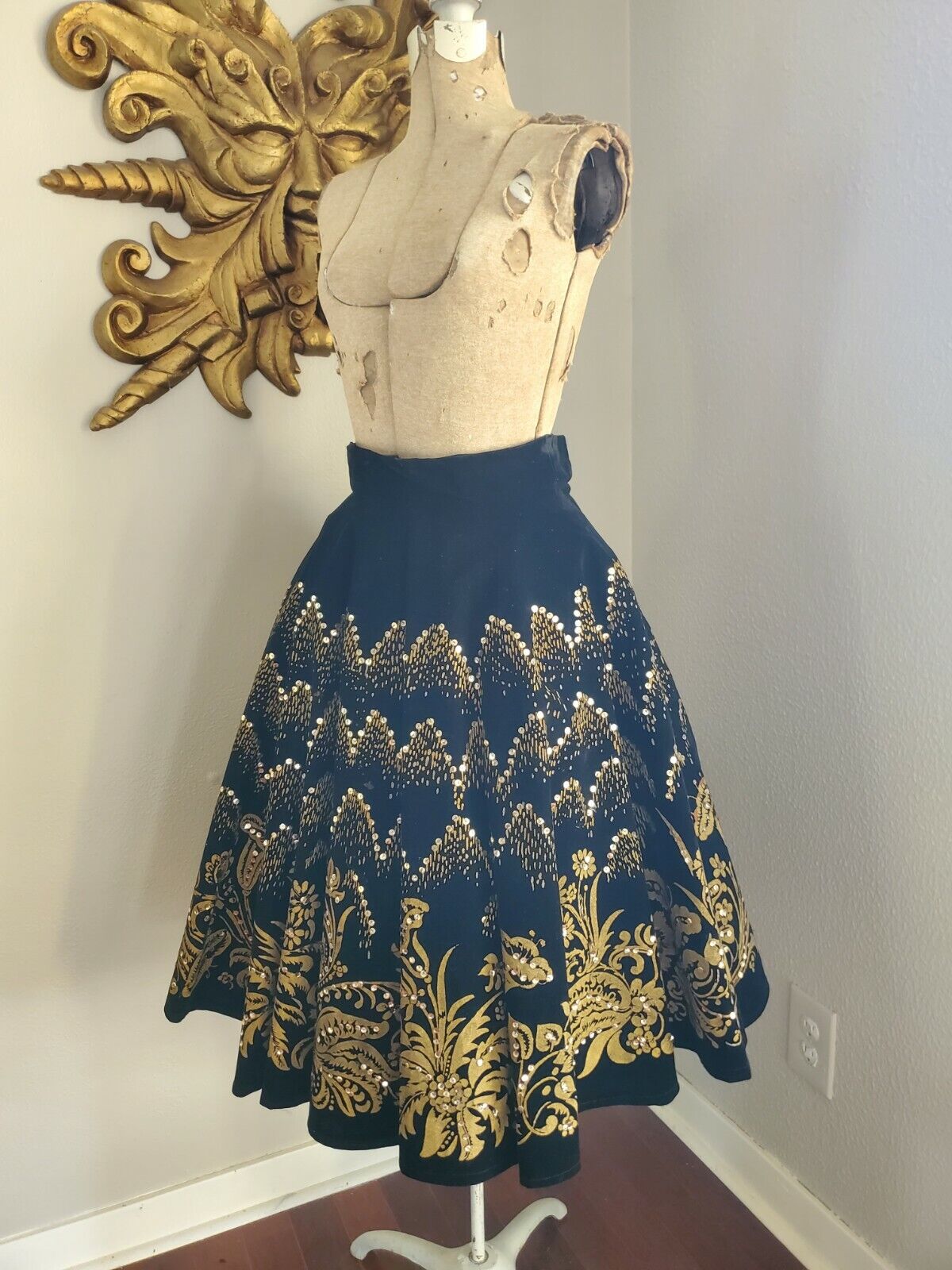VTG 40'S BLACK FLOCK GOLD FLORAL HAND PAINTED SEQUINS PARTY FULL CIRCLE SKIRT M - Fresh Stock Dated March 2026
