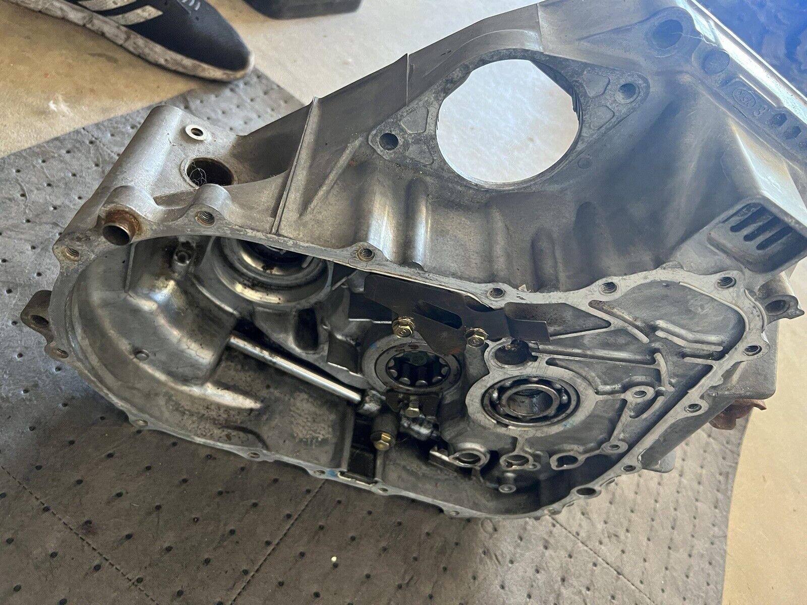 ACURA INTEGRA B18b1 94-01 5spd s80 inner transmission casing - Fresh Stock Dated February 2026