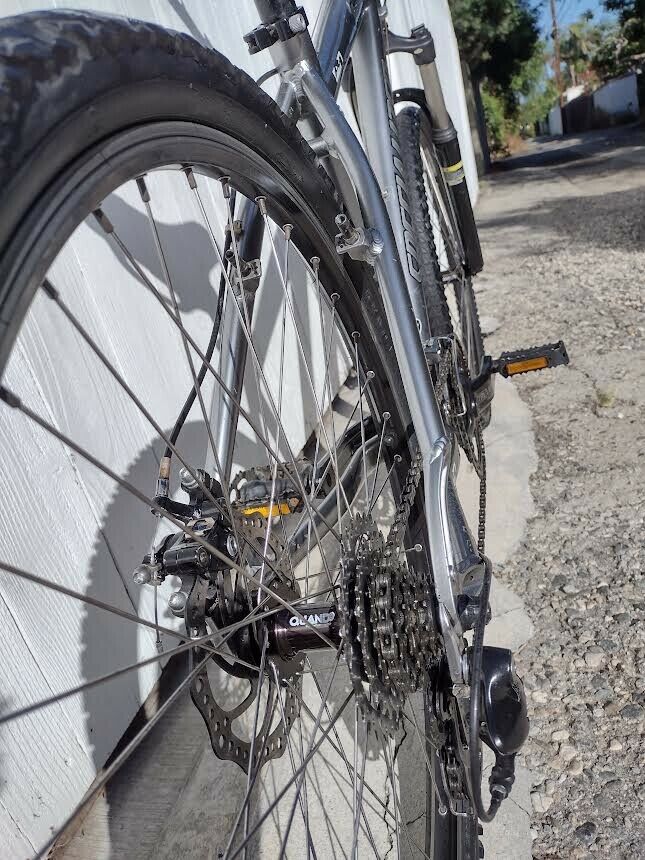 SPECIALIZED HARDROCK PRO-DISC MOUNTAIN BIKE *DISC BRAKES *BARELY USED *TUNED UP! - Fresh Stock Dated February 2026