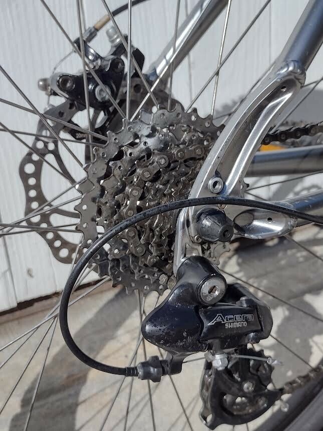 SPECIALIZED HARDROCK PRO-DISC MOUNTAIN BIKE *DISC BRAKES *BARELY USED *TUNED UP! - Fresh Stock Dated February 2026