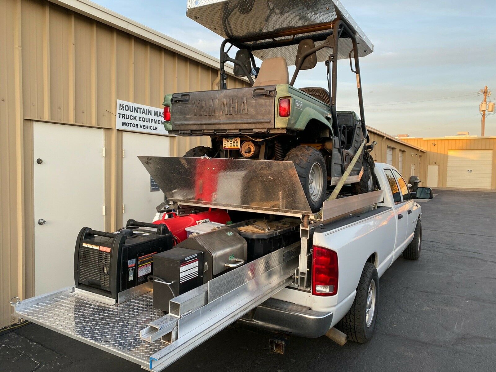 RAZOR LIFT FOR PICKUP TRUCK - Fresh Stock Dated February 2026