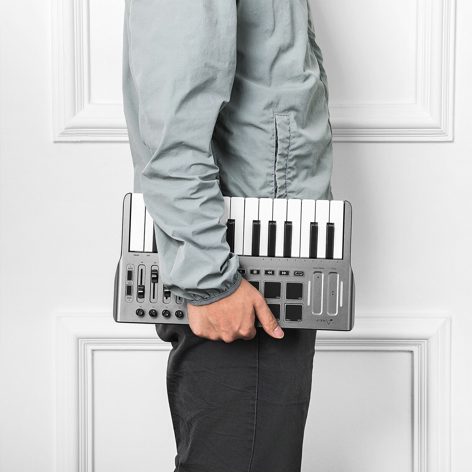 Donner MIDI Keyboard Controller Portable MIDI w/ 25-Keys Tactile Backlit ,DMK25 - Fresh Stock Dated February 2026