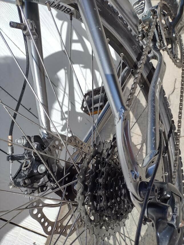 SPECIALIZED HARDROCK PRO-DISC MOUNTAIN BIKE *DISC BRAKES *BARELY USED *TUNED UP! - Fresh Stock Dated February 2026