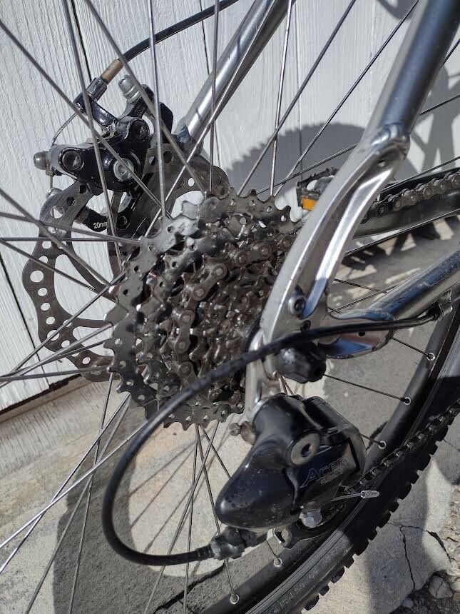 SPECIALIZED HARDROCK PRO-DISC MOUNTAIN BIKE *DISC BRAKES *BARELY USED *TUNED UP! - Fresh Stock Dated February 2026