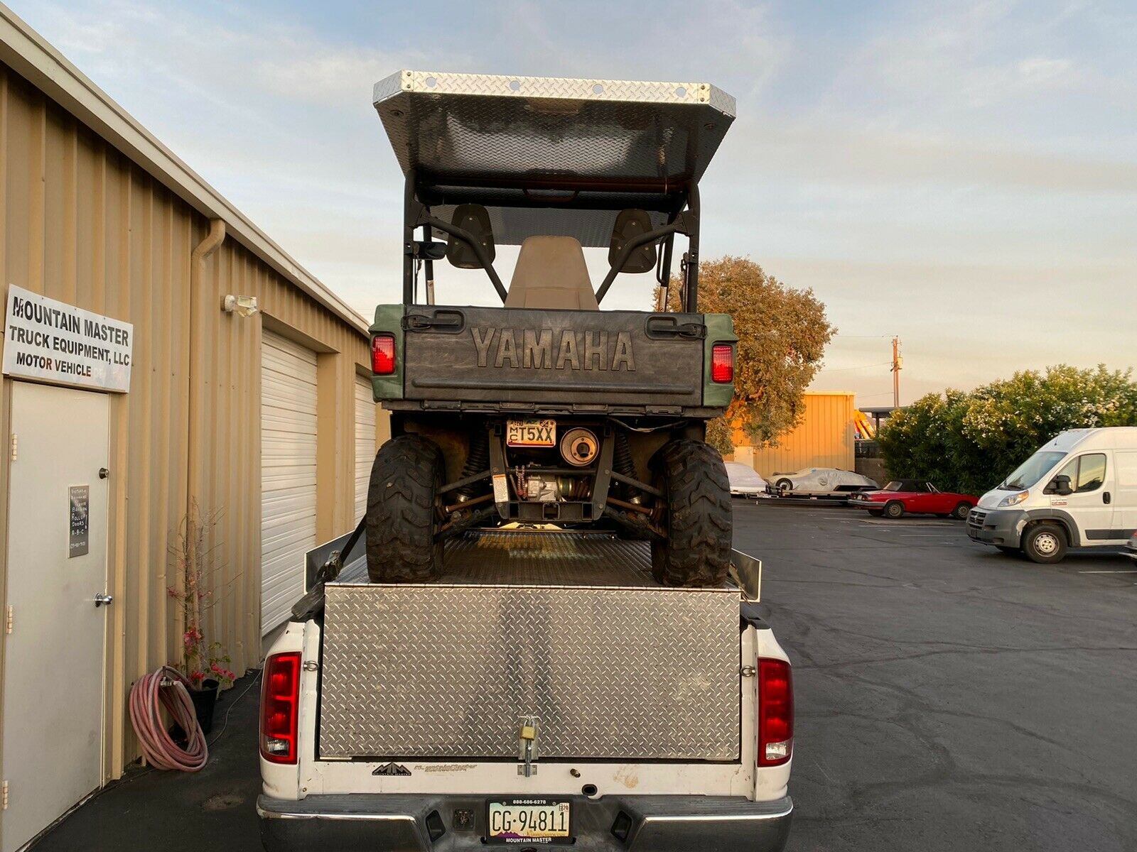 RAZOR LIFT FOR PICKUP TRUCK - Fresh Stock Dated February 2026