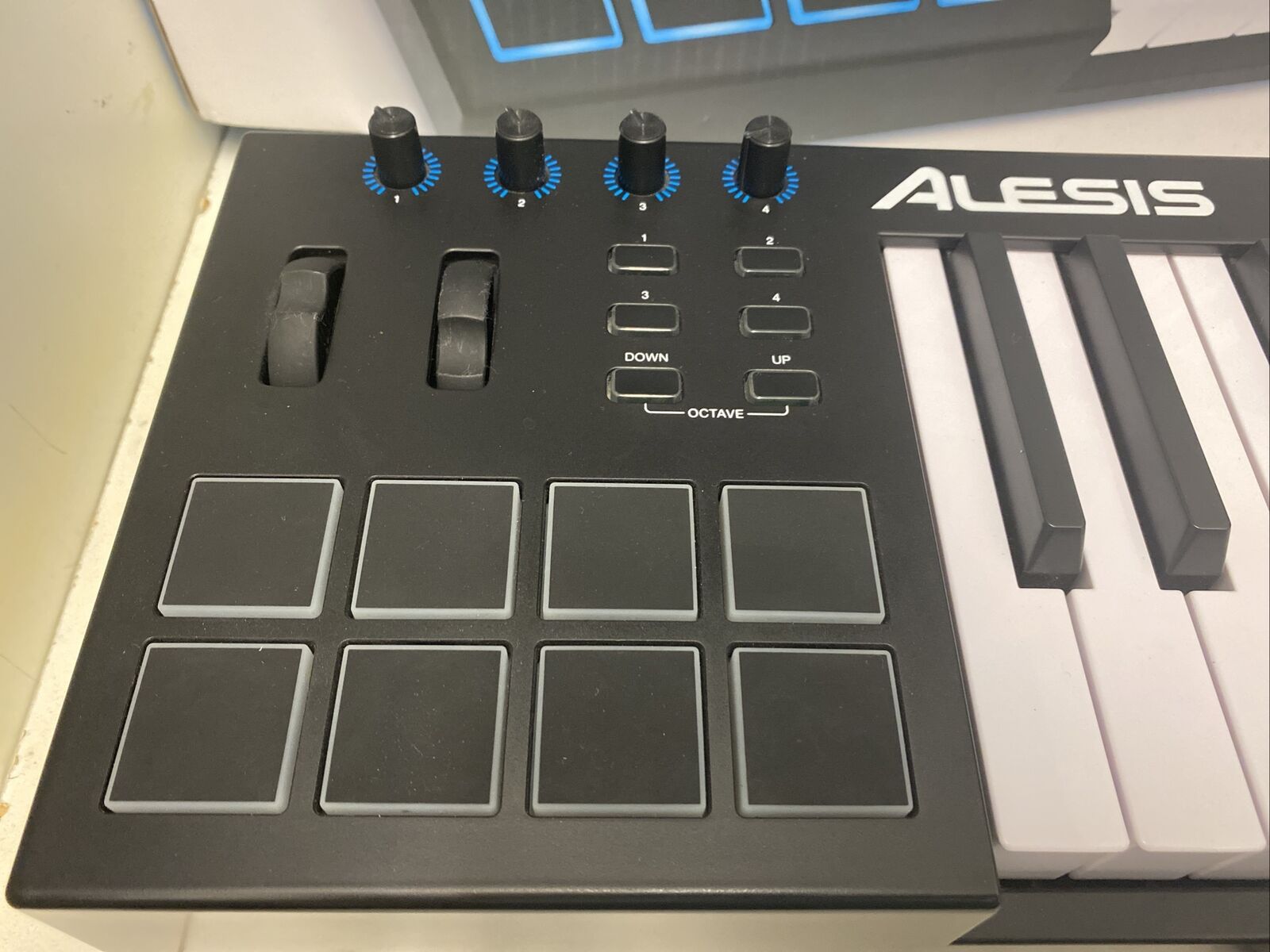 Alesis V25 25-Key USB-MIDI Keyboard Controller - Fresh Stock Dated February 2026