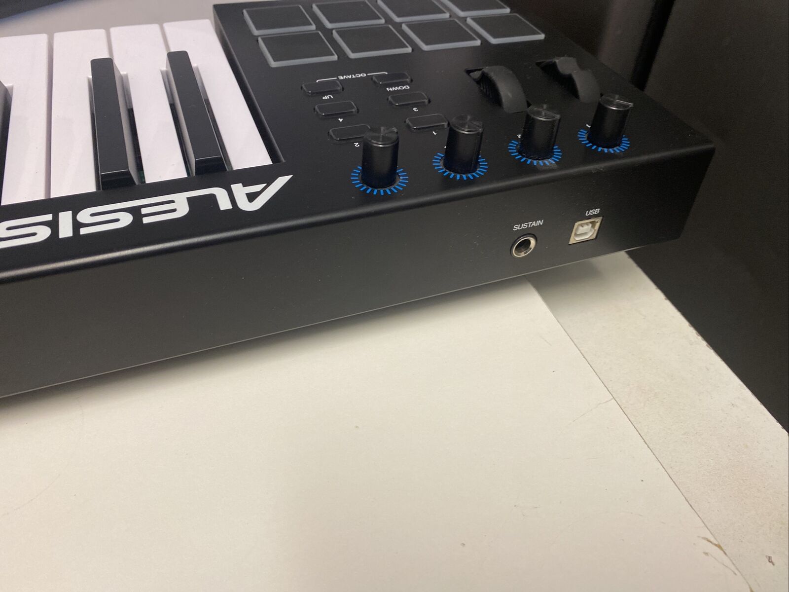 Alesis V25 25-Key USB-MIDI Keyboard Controller - Fresh Stock Dated February 2026