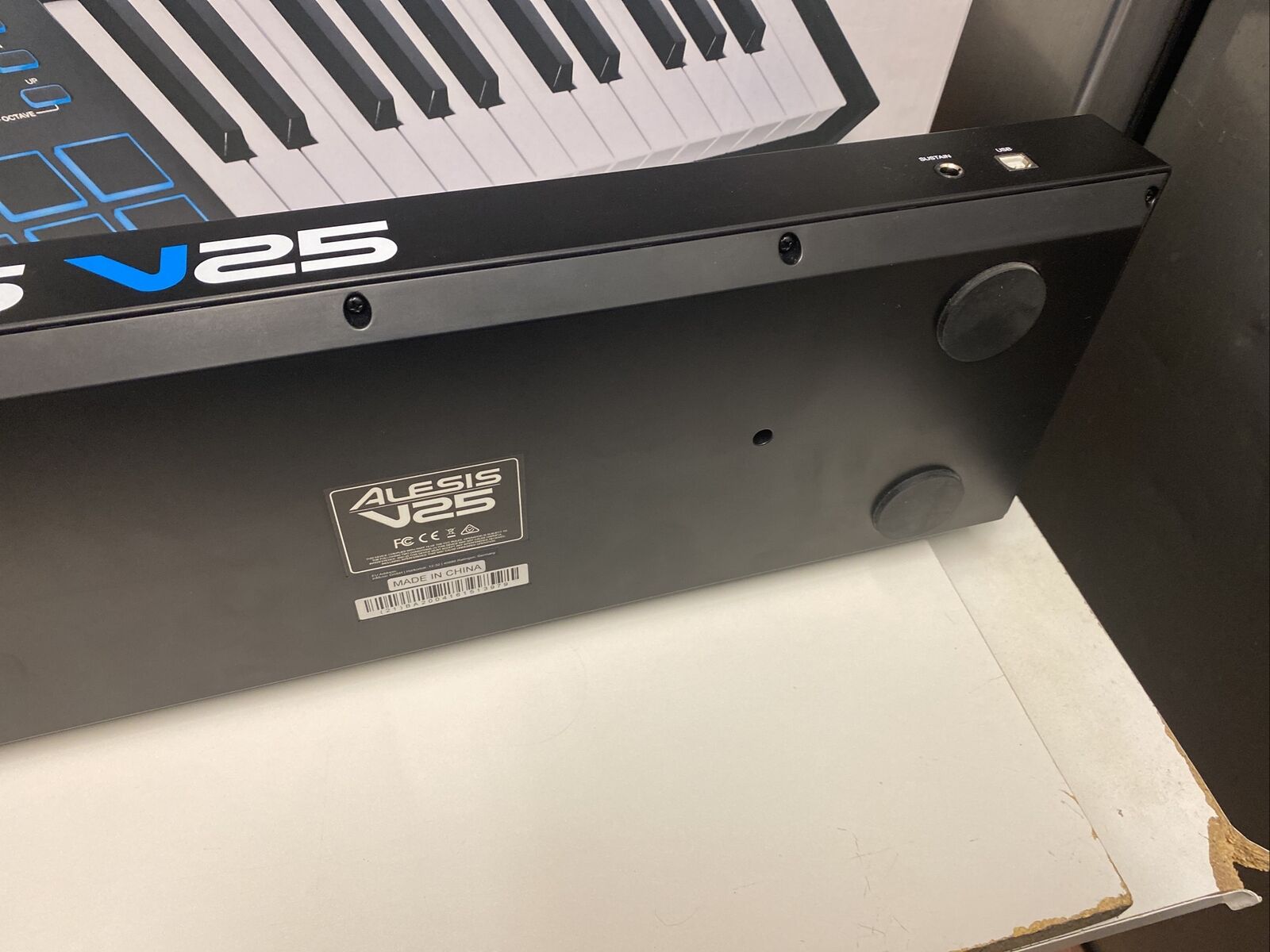 Alesis V25 25-Key USB-MIDI Keyboard Controller - Fresh Stock Dated February 2026