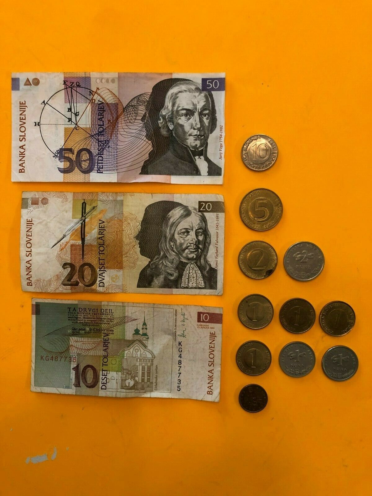 Lot of 3 piece Slovenian Paper Money + 11 piece coinage-1992 era- Good Condition - Fresh Stock Dated February 2026