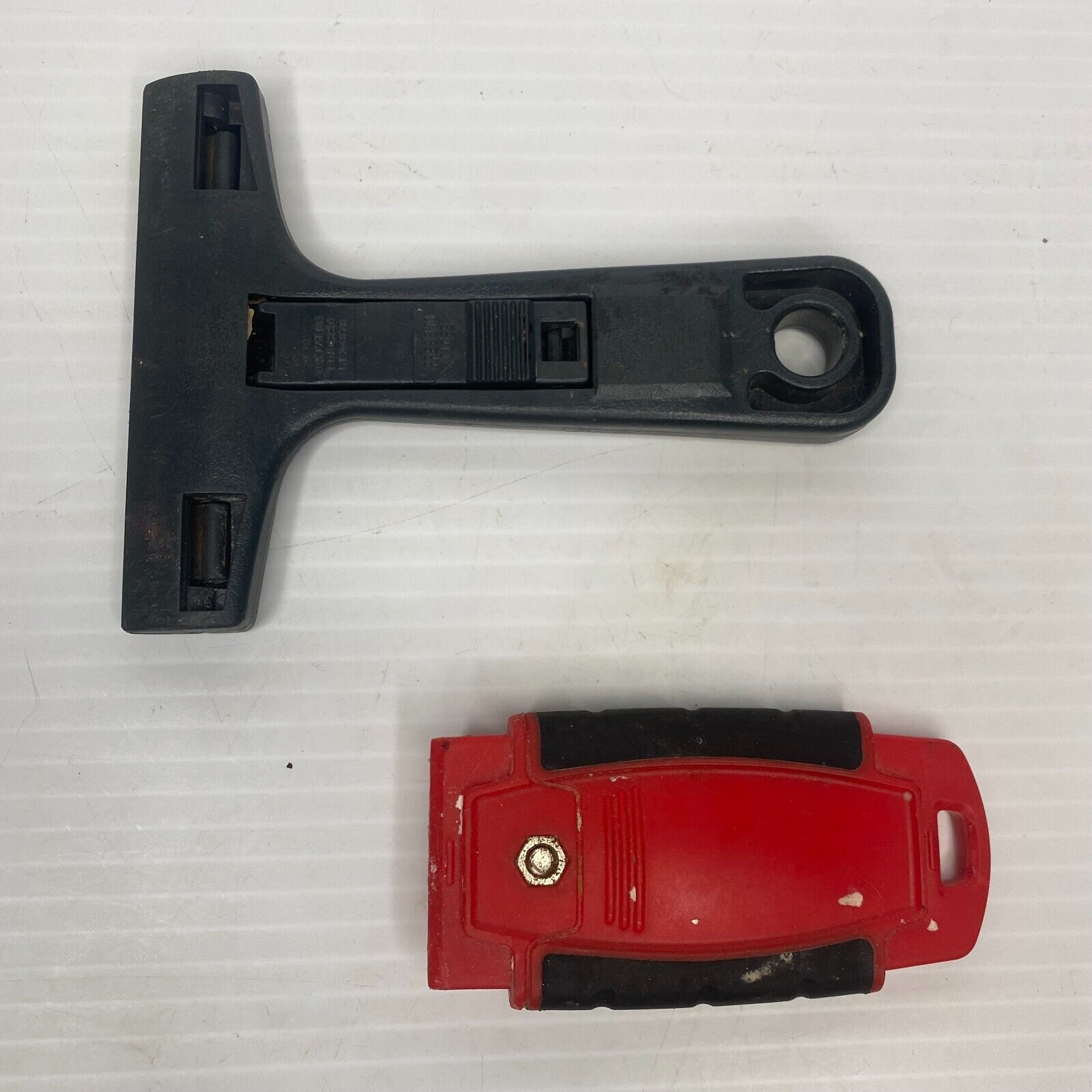 RAZOR SCRAPER HANDLES SOFT GRIP PAINT WALLPAPER WINDOWS STRIPPER Black & Red - Fresh Stock Dated February 2026