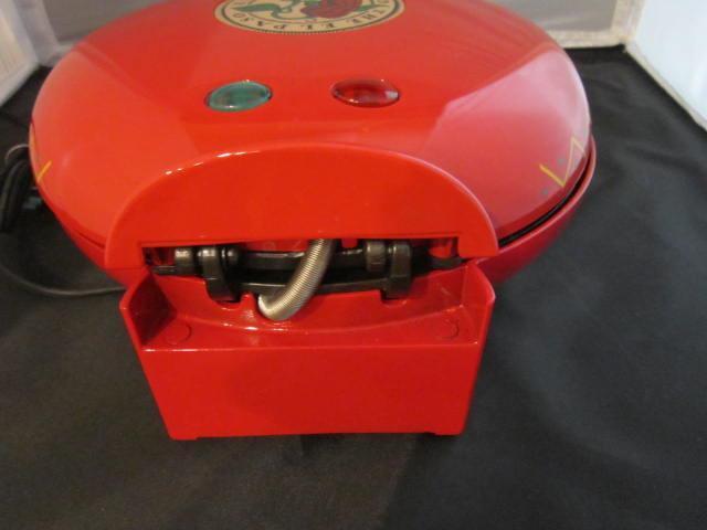 The El Paso Chile Company Quesadilla Maker Non-Stick Model #S676 - Fresh Stock Dated February 2026