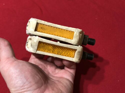 ORIGINAL 1/2 WHITE GT PERFORMER PEDALS OLD SCHOOL BMX - Fresh Stock Dated December 2025