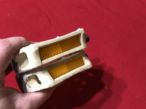 ORIGINAL 1/2 WHITE GT PERFORMER PEDALS OLD SCHOOL BMX - Fresh Stock Dated December 2025