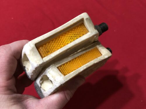 ORIGINAL 1/2 WHITE GT PERFORMER PEDALS OLD SCHOOL BMX - Fresh Stock Dated December 2025