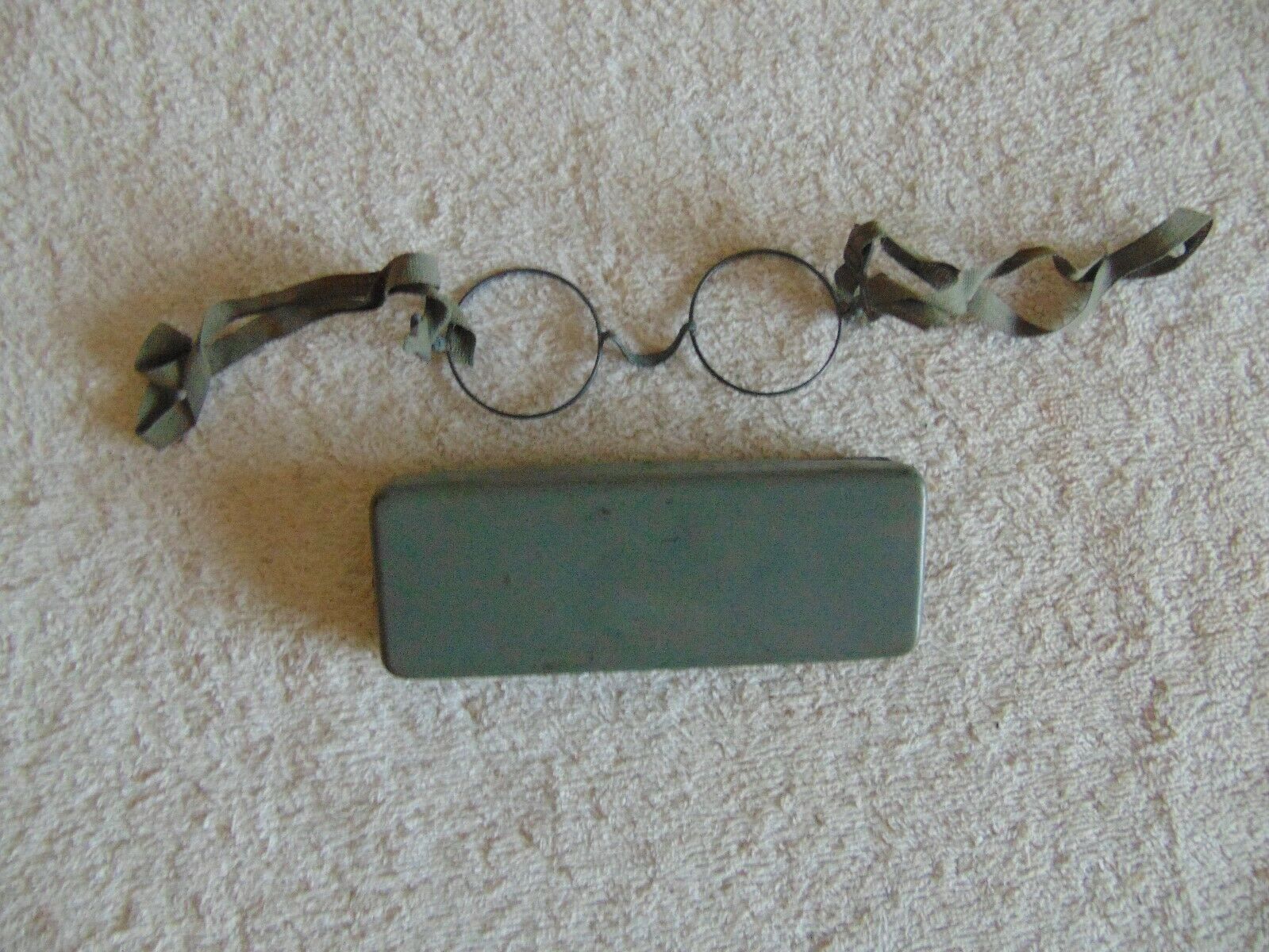 DIENST BRILLE Spectacles Tin With Wire Frame Glasses - Fresh Stock Dated February 2026