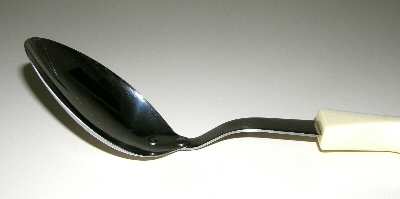 Pearl White CUTCO (1712JC) Serving / Basting Spoon ~ Very Good Condition - Fresh Stock Dated December 2025