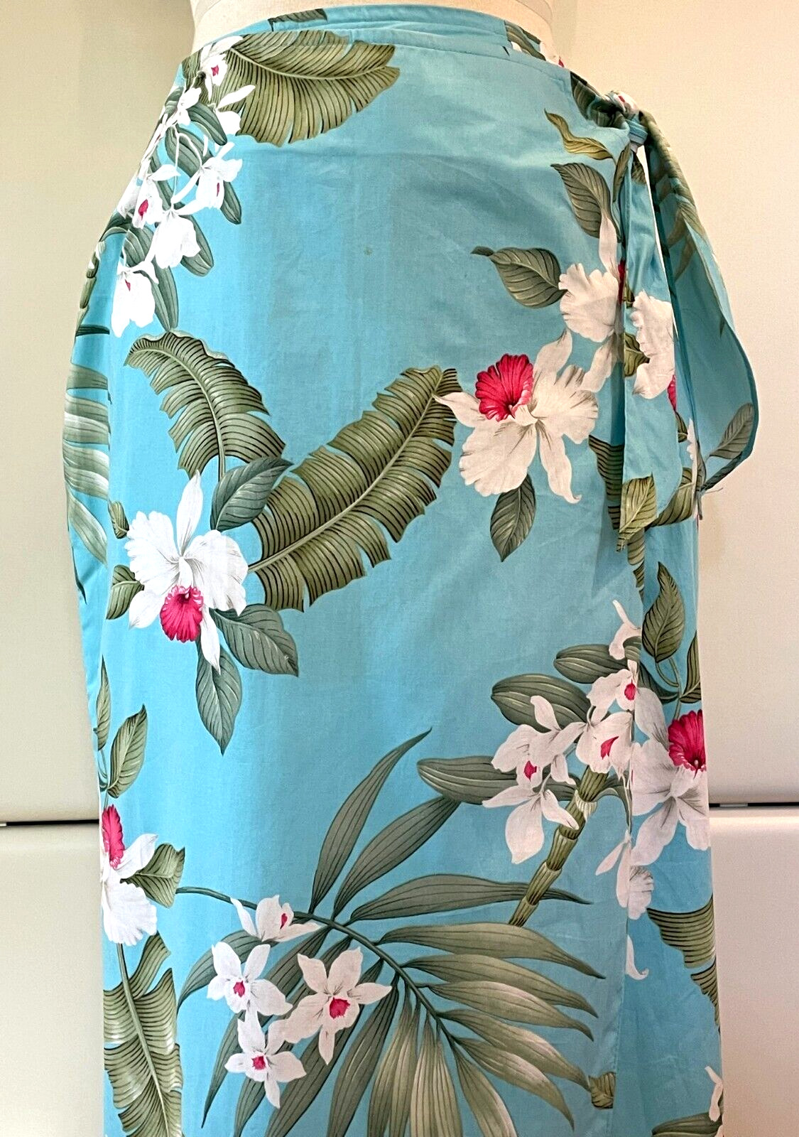 MALIHINI Hawaii Wrap Sarong Skirt w/Large Bright Flowers - Fresh Stock Dated March 2026