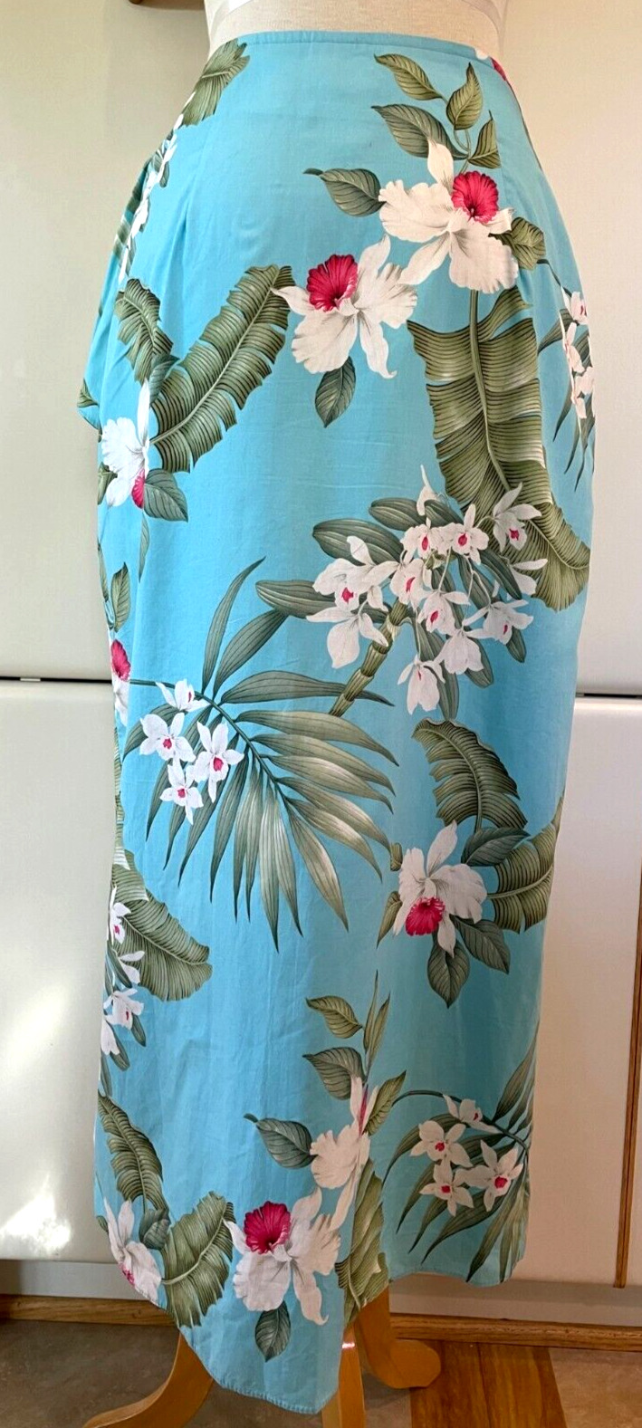 MALIHINI Hawaii Wrap Sarong Skirt w/Large Bright Flowers - Fresh Stock Dated March 2026