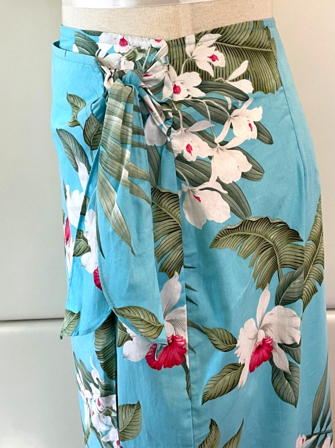 MALIHINI Hawaii Wrap Sarong Skirt w/Large Bright Flowers - Fresh Stock Dated March 2026