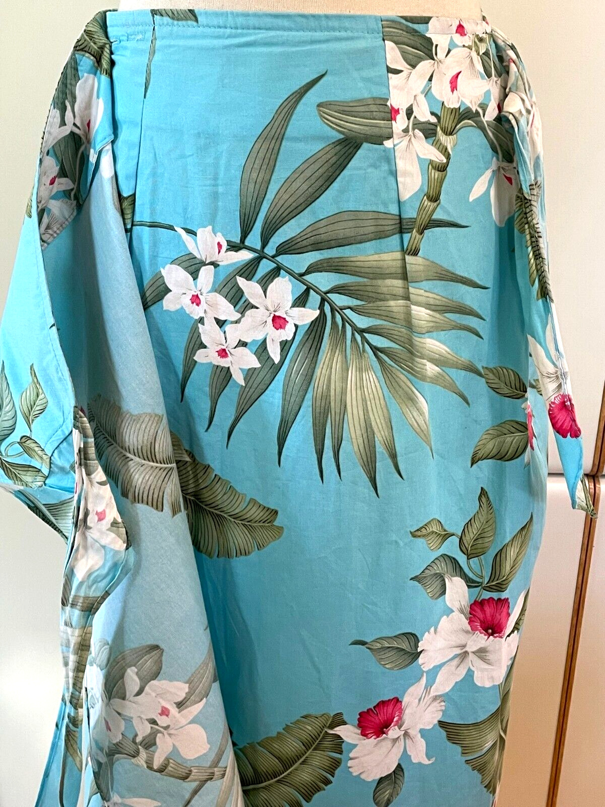 MALIHINI Hawaii Wrap Sarong Skirt w/Large Bright Flowers - Fresh Stock Dated March 2026