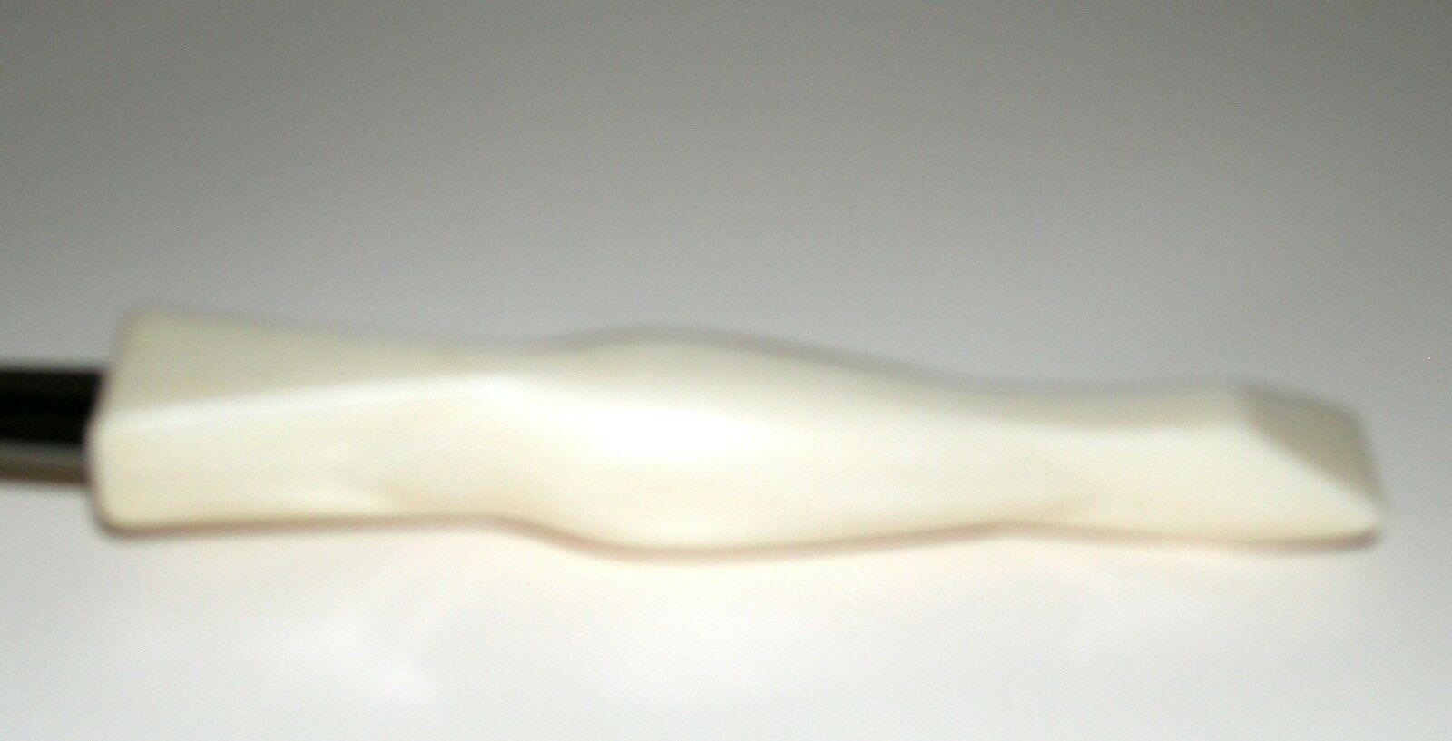 Pearl White CUTCO (1712JC) Serving / Basting Spoon ~ Very Good Condition - Fresh Stock Dated December 2025