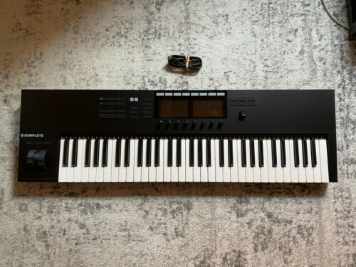 Native Instruments Komplete Kontrol S61 MKII EXCELLENT CONDITION included stand - Fresh Stock Dated February 2026