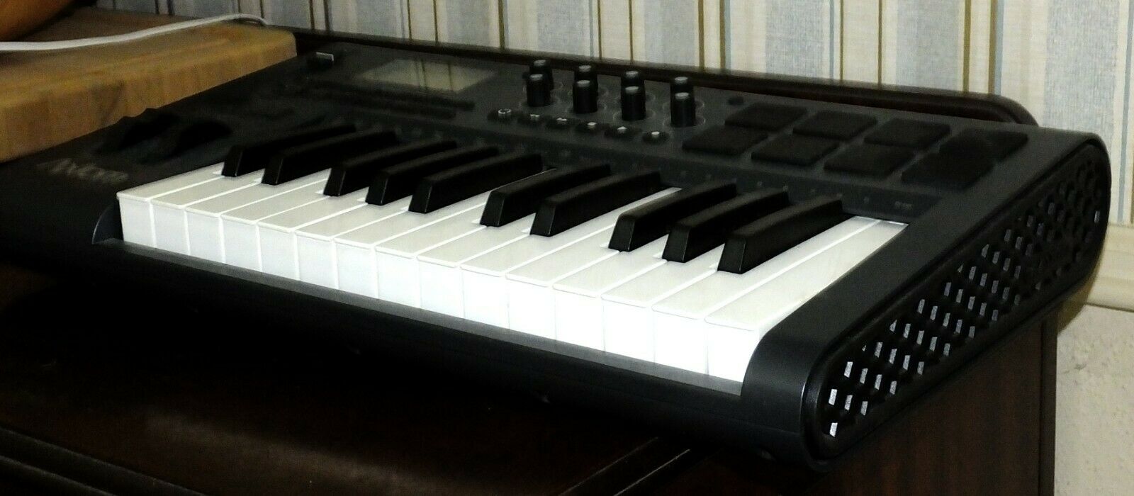 M-Audio Axiom 25 Advanced 25-Key Semi-Weighted USB MIDI Controller - Fresh Stock Dated February 2026