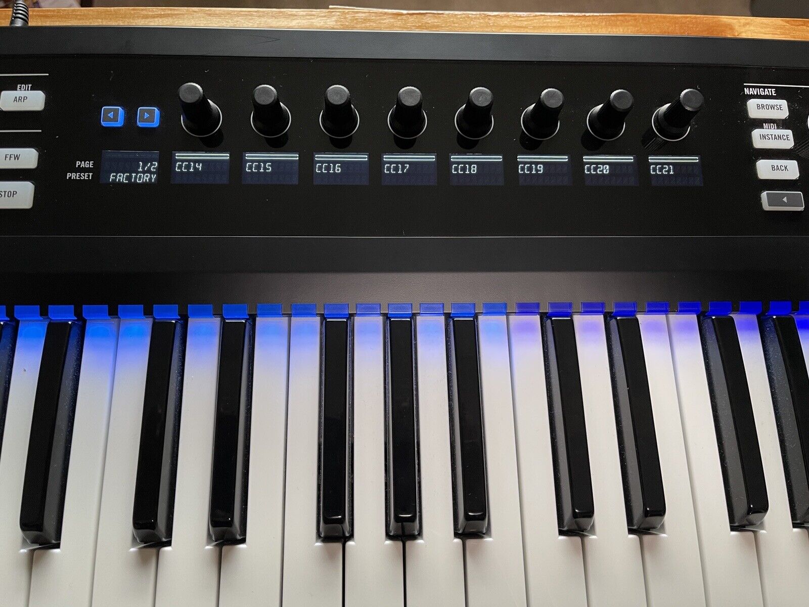 NATIVE INSTRUMENTS KOMPLETE KONTROL S49 MK1 KEYBOARD - Fresh Stock Dated February 2026