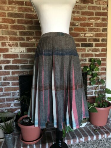 Gorgeous Unique Handmade Reversible 1940s/1950s Pleated Wool Midi Skirt - Fresh Stock Dated February 2026