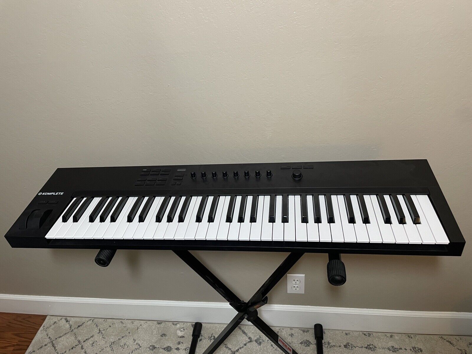 Native Instruments KOMPLETE KONTROL A61 - 61-Key Controller for KOMPLETE - Fresh Stock Dated February 2026