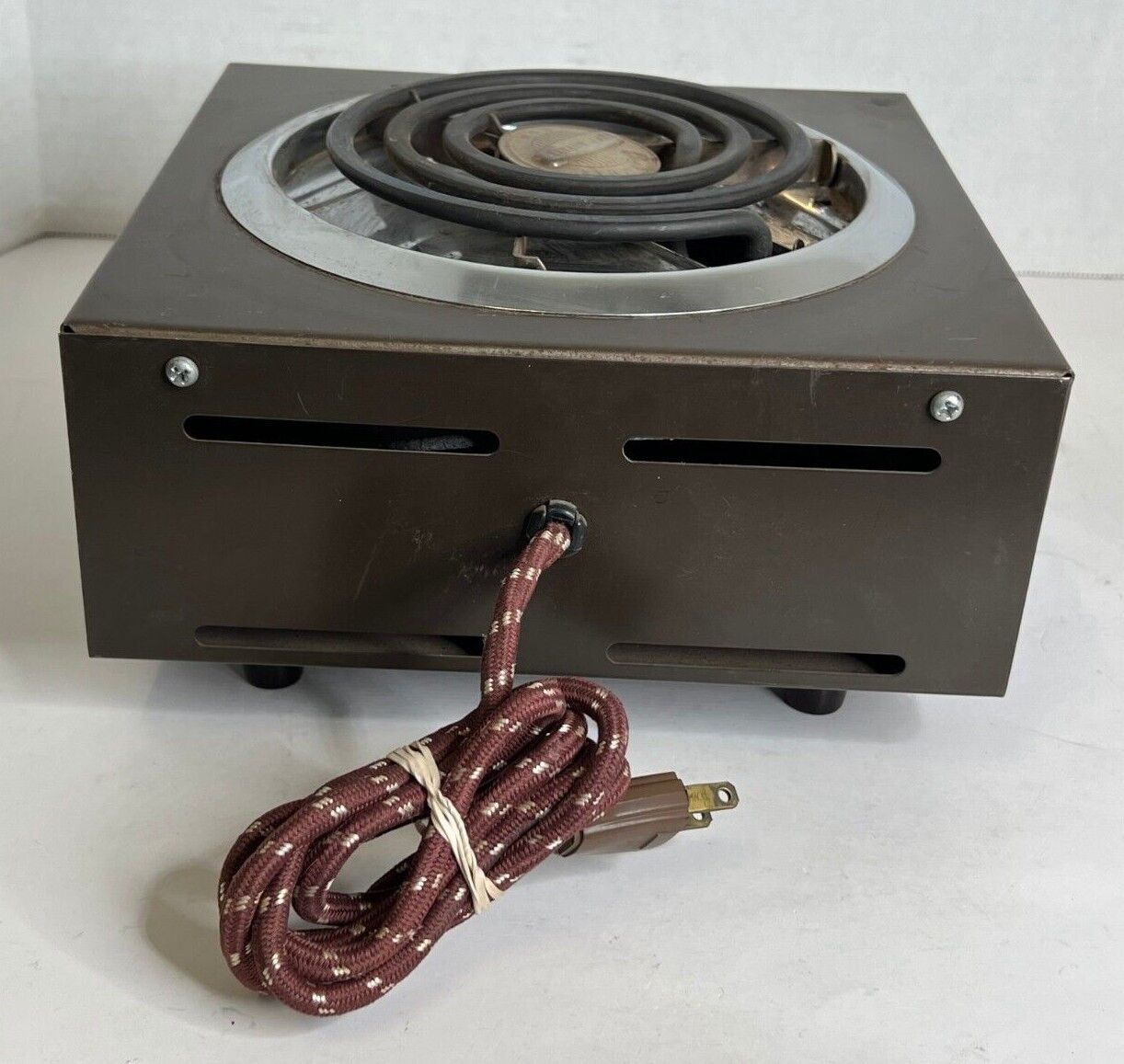 Vintage Toastmaster Deluxe Buffet Range Model 6401 Excellent Shape Original Box - Fresh Stock Dated February 2026