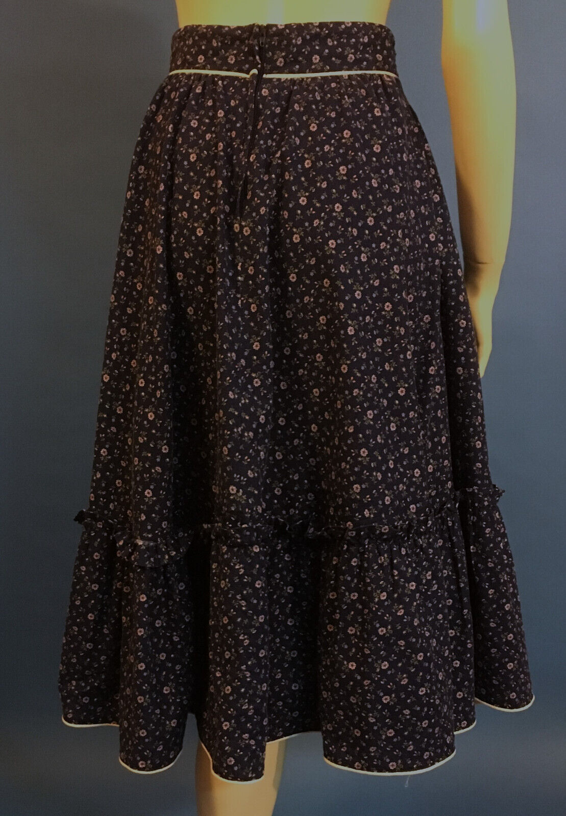 1970s True Vintage Dark Blue Flower Prairie Calico Gunne Sax Gunnies Skirt 7 Sm - Fresh Stock Dated March 2026