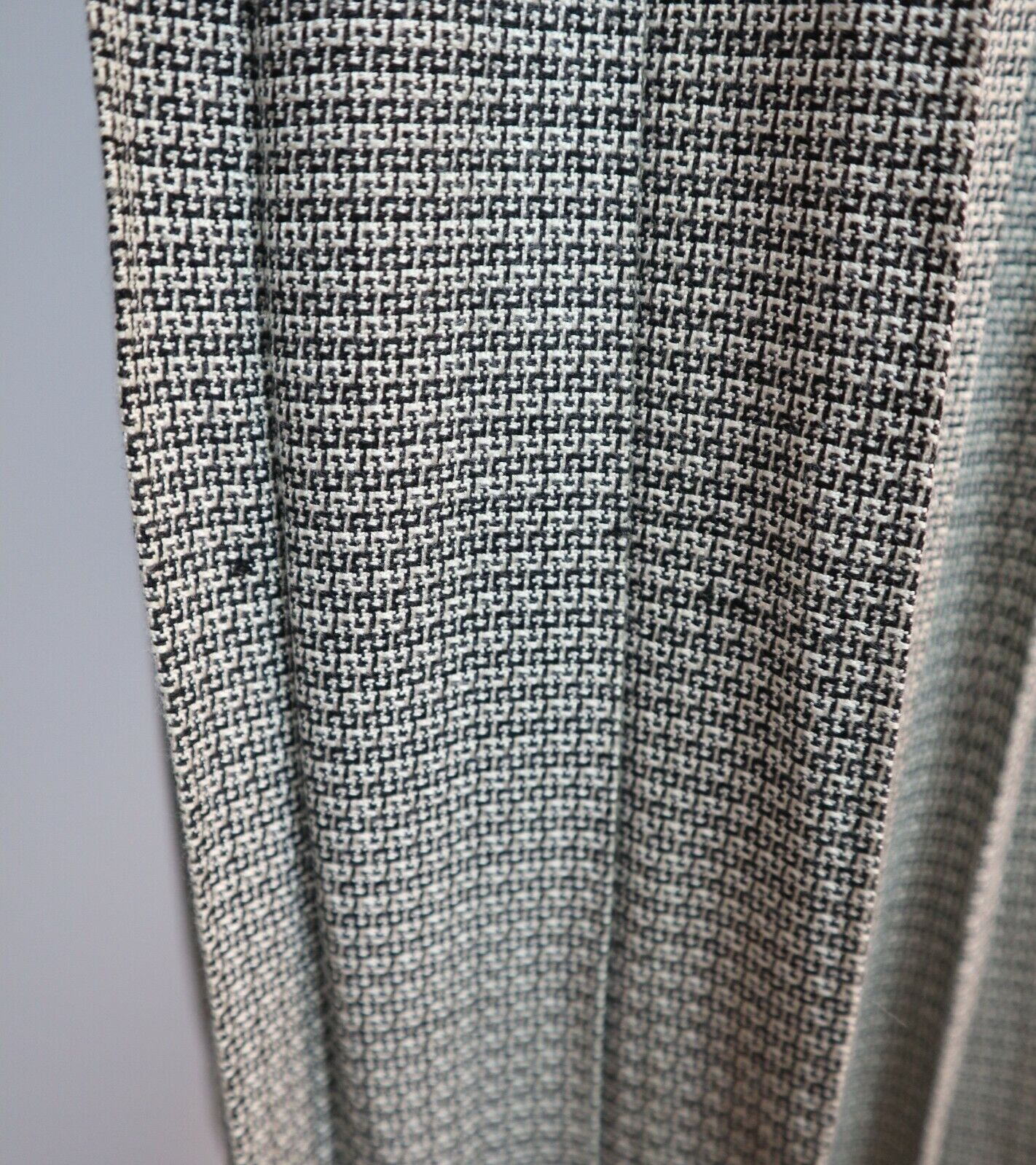 VINTAGE WOMEN'S BLACK & BEIGE PLEATED MIDI SKIRT - SIZE 8 - Fresh Stock Dated March 2026