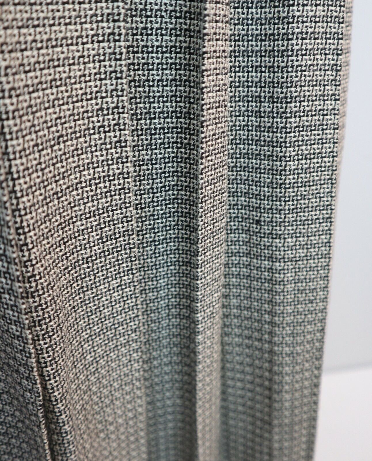 VINTAGE WOMEN'S BLACK & BEIGE PLEATED MIDI SKIRT - SIZE 8 - Fresh Stock Dated March 2026