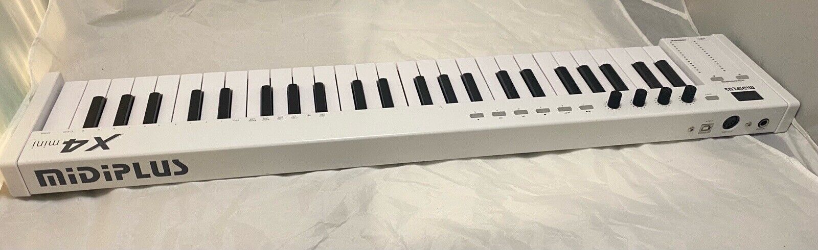 Midiplus MIDI Keyboard Controller X4 Mini White With Velocity USB and DIN - Fresh Stock Dated February 2026