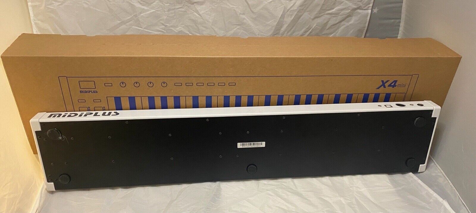 Midiplus MIDI Keyboard Controller X4 Mini White With Velocity USB and DIN - Fresh Stock Dated February 2026