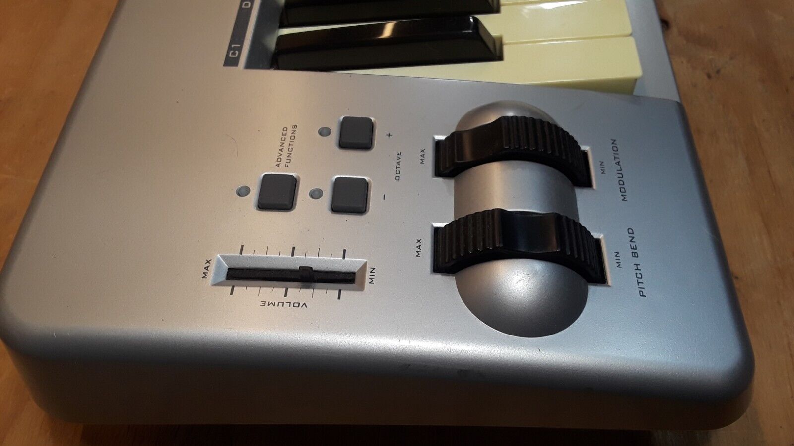 UNTESTED M-AUDIO KEYSTATION 61ES Semi-Weighted Keys Keyboard MIDI Controller USB - Fresh Stock Dated February 2026