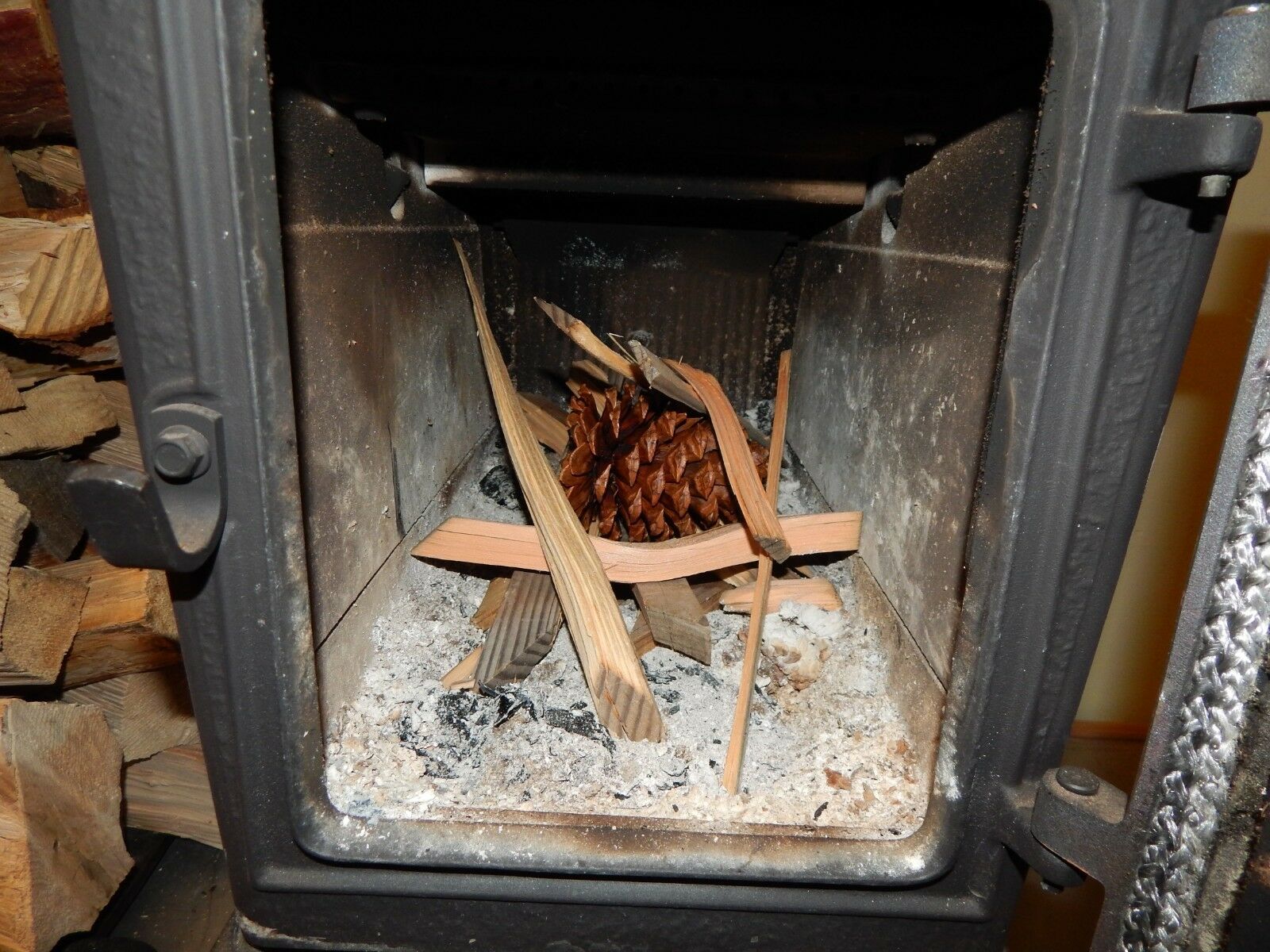 Firestarter Pinecones Wax Coated Fragrant Long leaf Burn Hot Easy Start USA 178M - Fresh Stock Dated December 2025